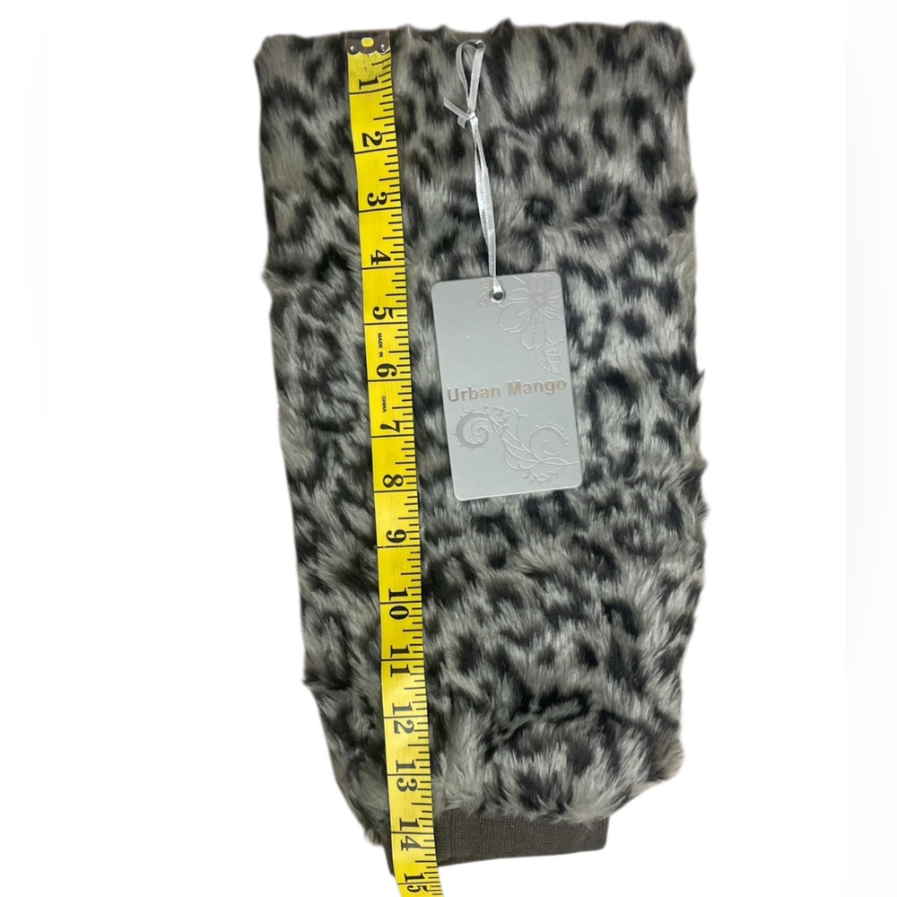 Urban Mango Snow Leopard Print Faux Fur Boot Covers NWT - Picture 3 of 6